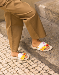 chinelos-yellow-flowers-1.png
